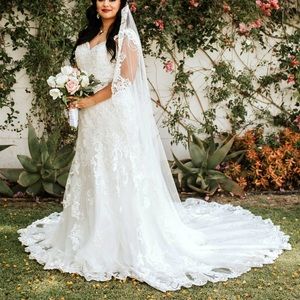 Gorgeous Kenneth Winston Wedding Dress with belt